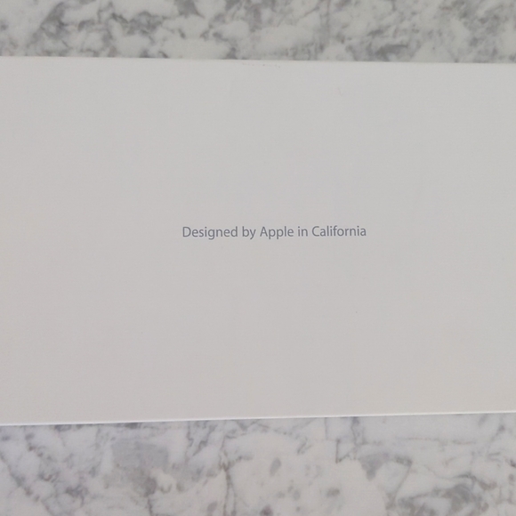 White Used Apple Wireless Keypad and Mouse - Picture 2 of 5